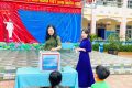 Thầy và trò trường Tiểu học Lê Hồng Phong, phường Bắc Gia Nghĩa, tỉnh Lâm Đồng quyên góp ủng hộ đồng bào Miền Bắc khắc phục bão số 10